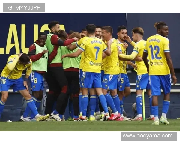 西甲盛宴国米狂胜巴萨6比2点球大战引发全场狂欢与转会传闻